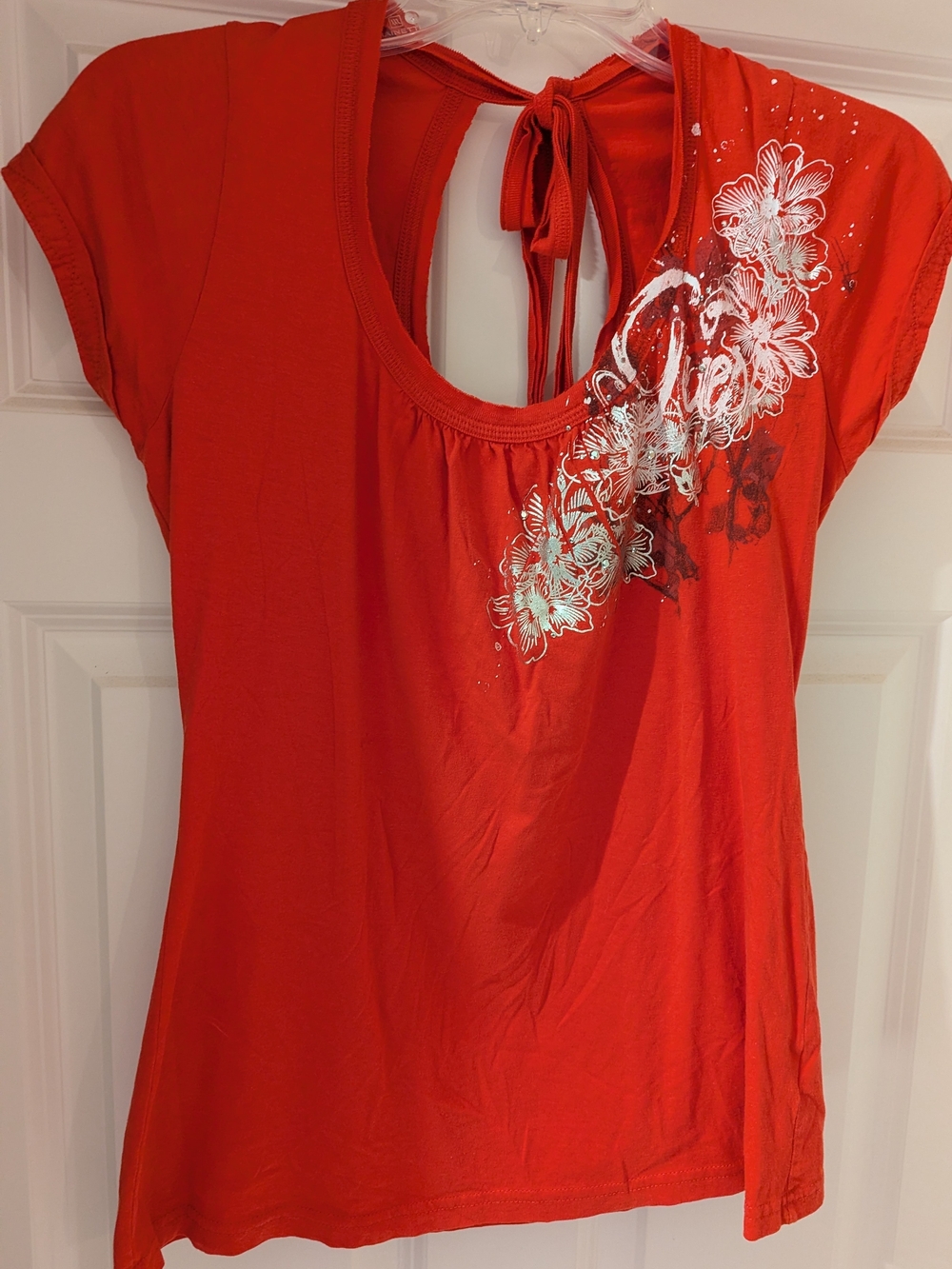 Guess Red Scoop Neck Tie-Back Tee with White Floral Print